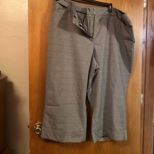 Size 28 Lane Bryant crop pants